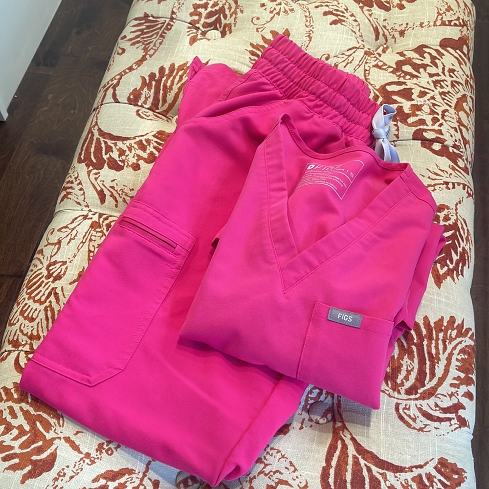 Figs shocking pink set Xs catarina xsp pants